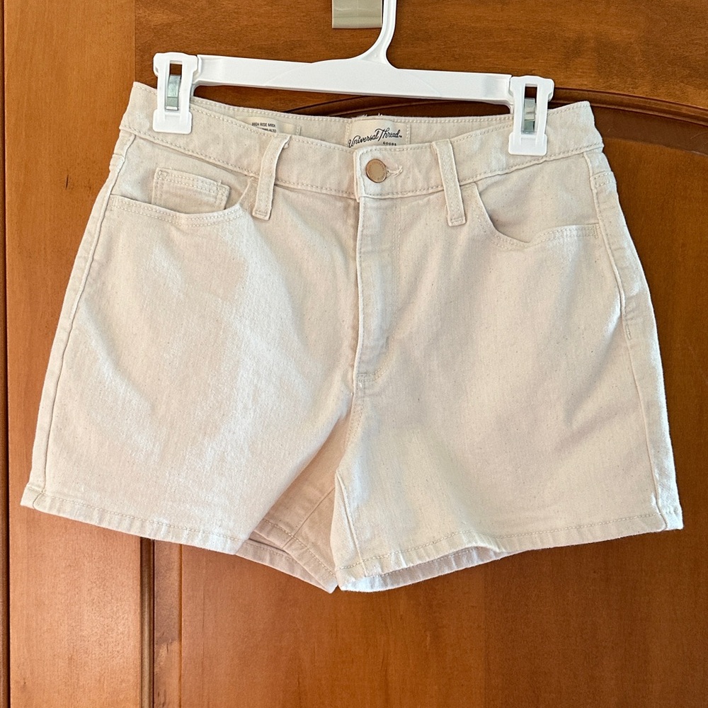 Universal Thread Off White High Rise Distressed Stretch Denim Shorts 4 ☀️